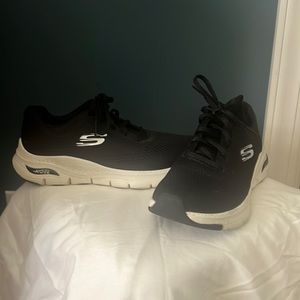 Skechers athletic walking shoe minimally worn size 8